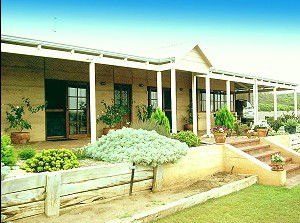 Murchison Rammed Earth - Darwin Builders 1